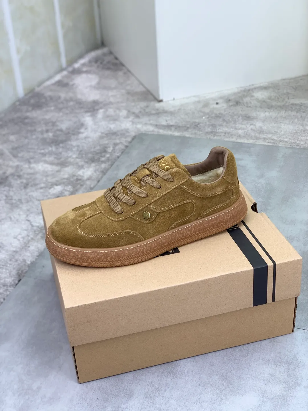 Men's shoes 💰P520 New arrival 🆕🆕🆕 26 new IUGGI men's moral training shoes Winter lace-up low-cut casual men's shoes Outer layer of cowhide, rubber outsole, lining with wool, comfortable and breathable💯 Versatile winter essentials👌 Transform your feet into the brightest "boy"❗️ Size: 39-44 Three colors